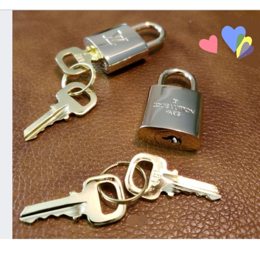 Louis Vuitton Padlock Key (Vintage)
